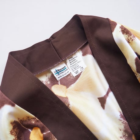 "Finnwear" pansy print robe