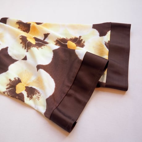 "Finnwear" pansy print robe