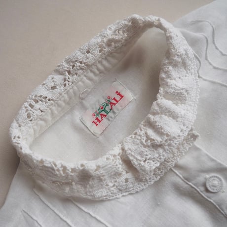 "HALALi" folk lace ruffle blouse