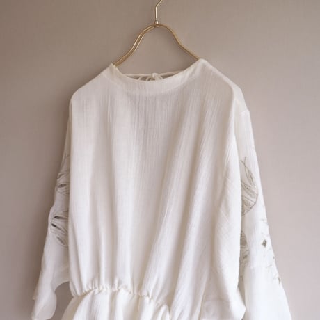 vintage cutwork cache-coeur blouse