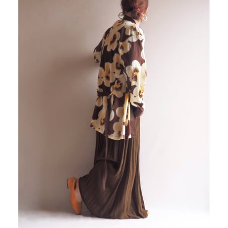 "Finnwear" pansy print robe
