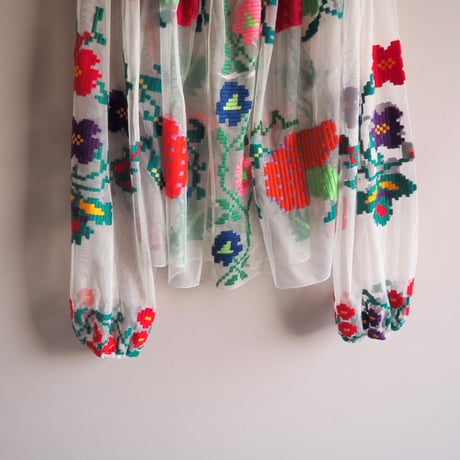 60〜70s romanian sheer embroidered blouse