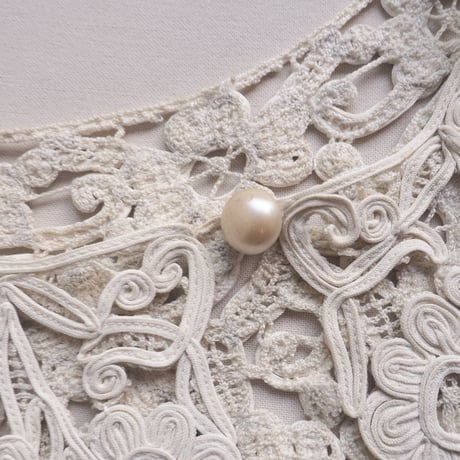 antique code lace collar