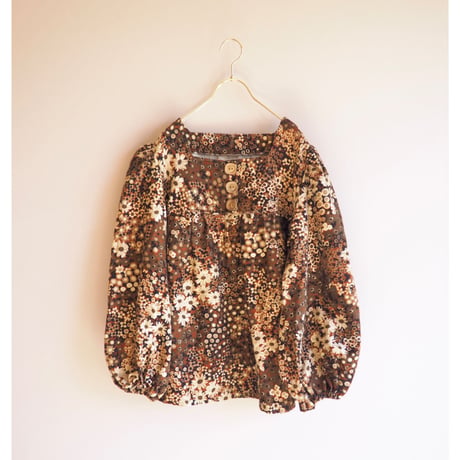70s floral puff sleeve blouse