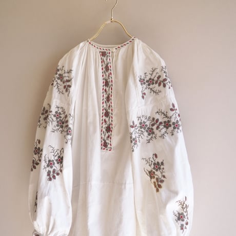 vintage ukrainian embroidered blouse