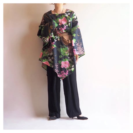 70s "LADY WINN California by Teddi" floral sheer tunic (B)