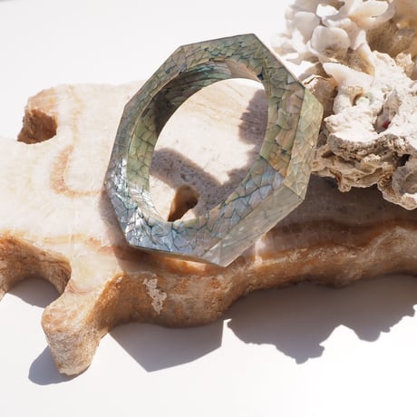 vintage shell octagon bangle