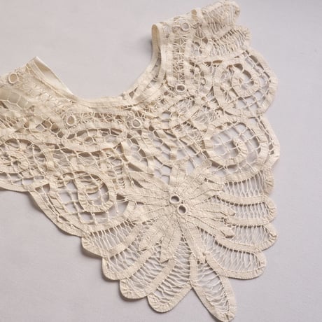vintage battenberg lace collar