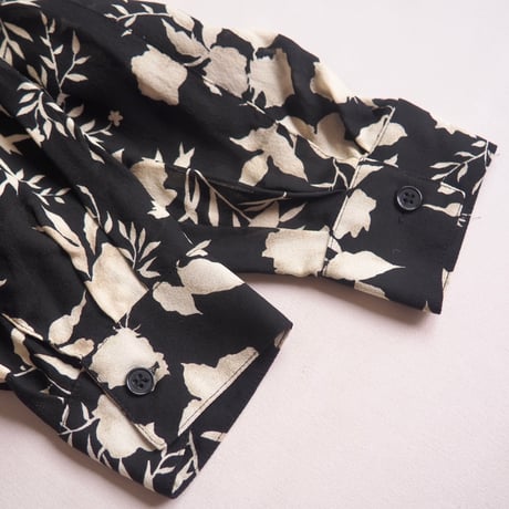 90s "JONES NEW YORK" silk floral blouse