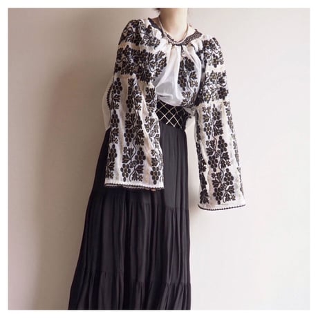 ルーマニア刺繍 | STORES ルーマニア刺繍 | STORES