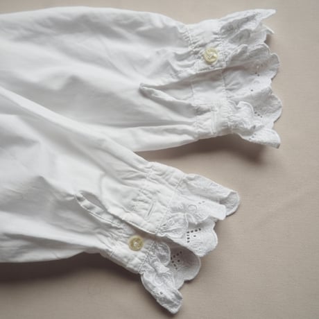 "REGENT" folk lace ruffle blouse