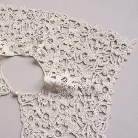 antique code lace collar