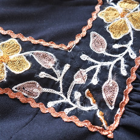 70s embroidered design sleeve maxi dress