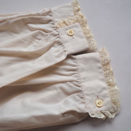 "Morilem" lace ruffle blouse
