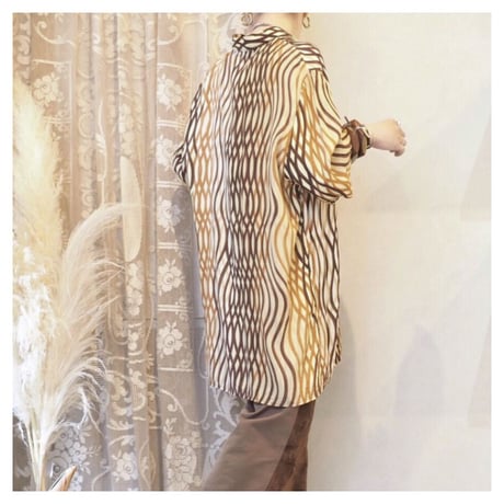 abstract wave pattern oversized s/s blouse