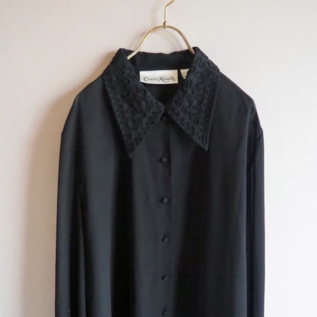 "Claudia Richard" embroidered design semi sheer blouse