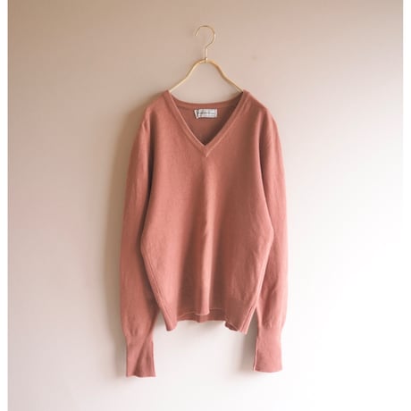 "Saks Fifth Avenue" made in Scotland cashmere sweater