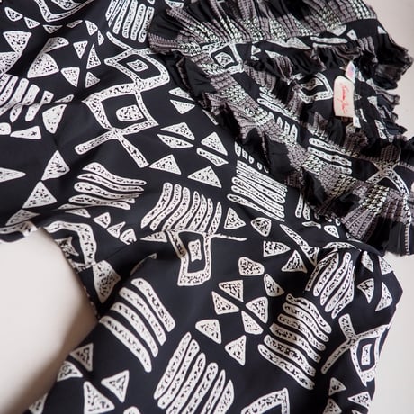80s "Susan Freis" abstract ruffle blouse (BK)