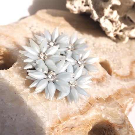 60s plastic pastel blue flower earrings