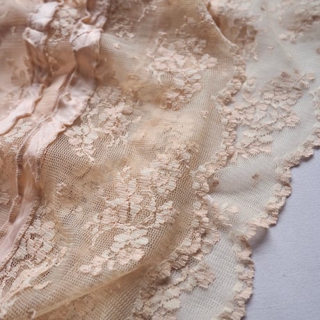 "Soft surrounding" lace maxi skirt