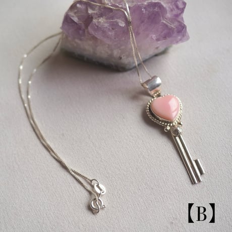 NAVAJO sterling silver conch shell heart necklace