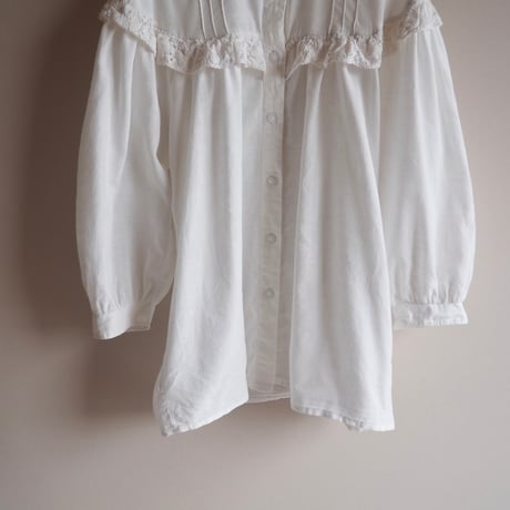 "HALALi" folk lace ruffle blouse