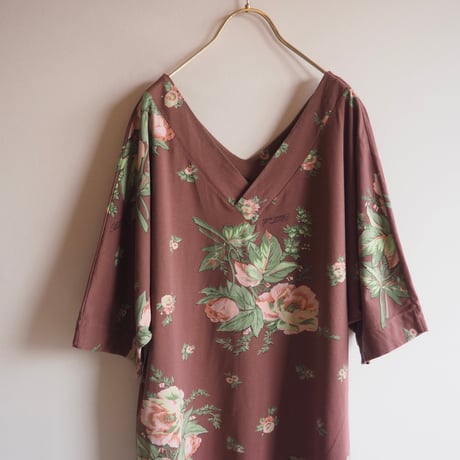 "PourTulle" v-neck floral tops