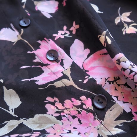 "I.N.STUDIO" black sheer floral s/s blouse