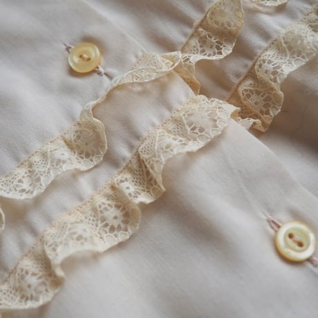 "Morilem" lace ruffle blouse