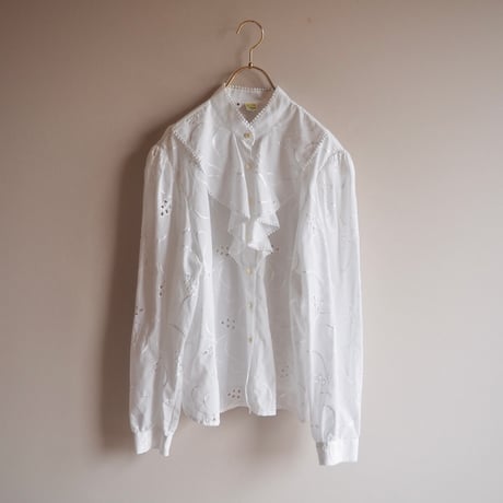 vintage eyelet lace folk ruffle blouse