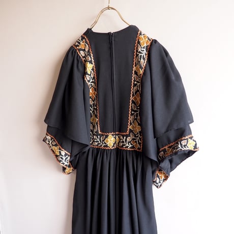70s embroidered design sleeve maxi dress