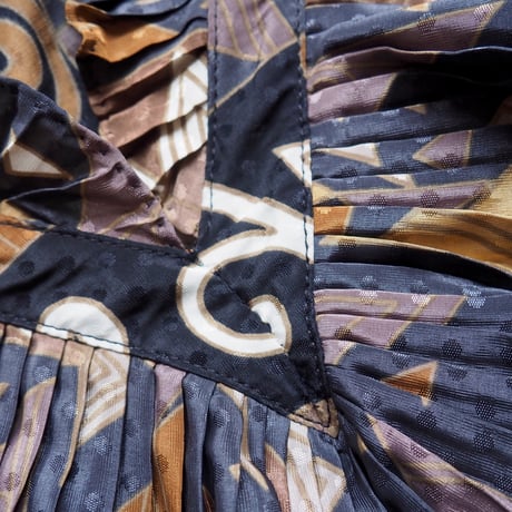 80s "Susan Freis" abstract ruffle blouse (BR)