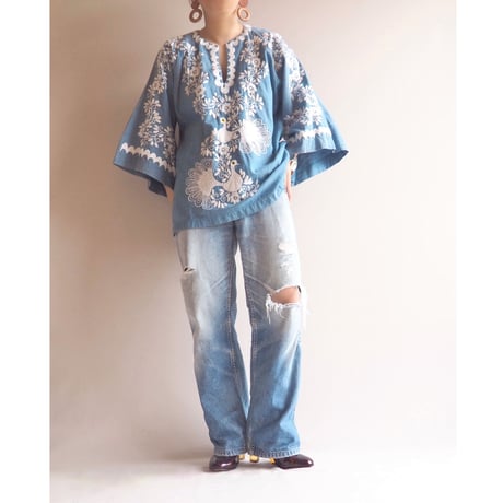 70s angel sleeve peacock embroidered blouse