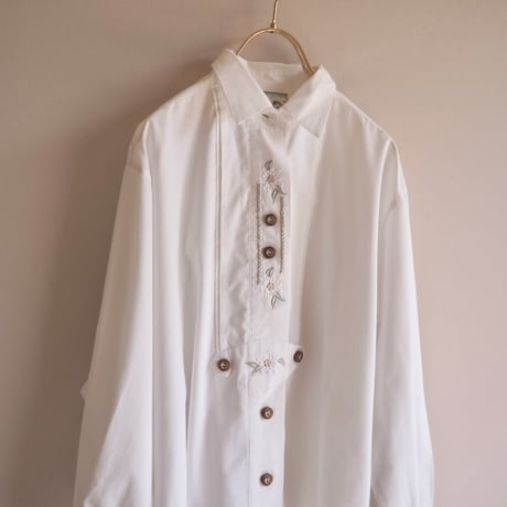 vintage floral embroidered folk blouse