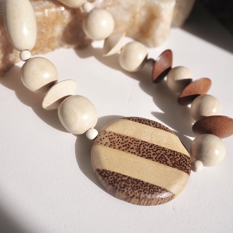 vintage wood beaded chunky necklace (Ivory)