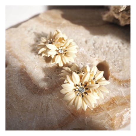 50s plastic flower rhinestone earrings