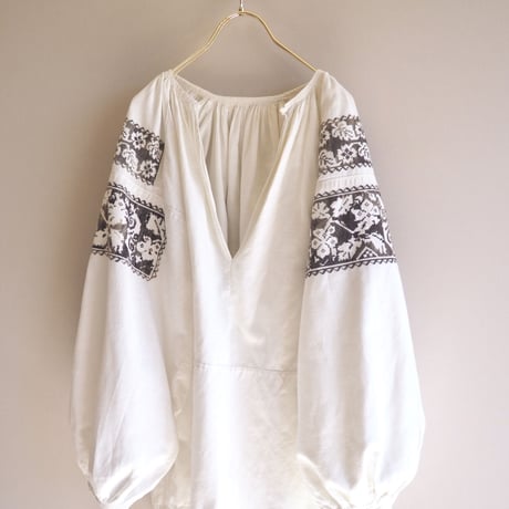 vintage ukrainian embroidered blouse