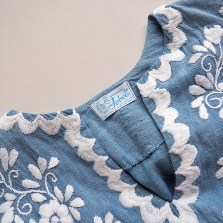70s angel sleeve peacock embroidered blouse