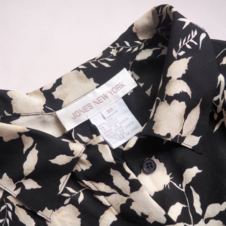 90s "JONES NEW YORK" silk floral blouse
