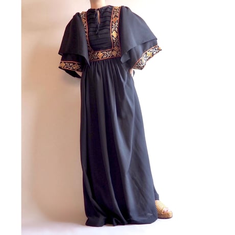 70s embroidered design sleeve maxi dress