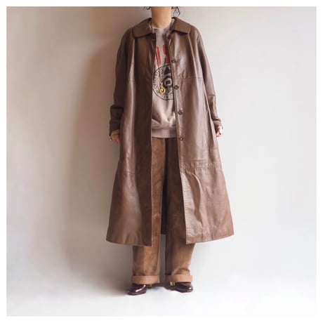 "slavonija" round collar echt leather coat