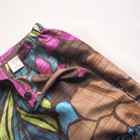 ”Valerie Stevens" floral silk pants