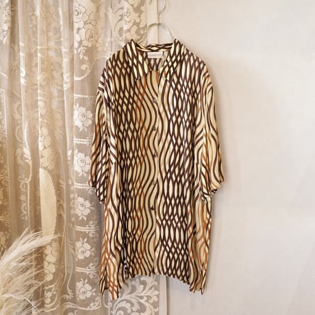 abstract wave pattern oversized s/s blouse