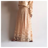 "Soft surrounding" lace maxi skirt