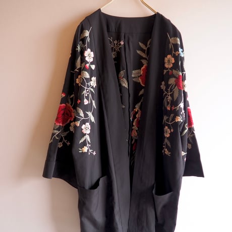 vintage floral embroidered robe