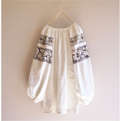 vintage ukrainian embroidered blouse