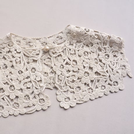 antique code lace collar