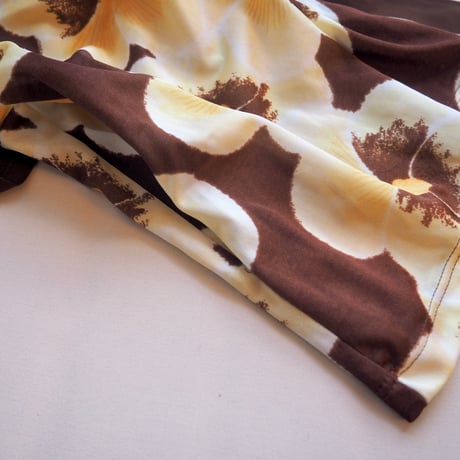 "Finnwear" pansy print robe