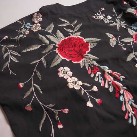 vintage floral embroidered robe