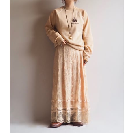 "Soft surrounding" lace maxi skirt